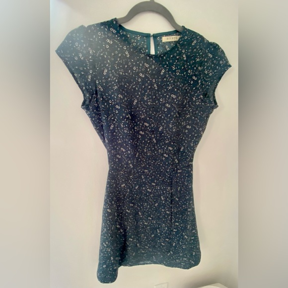 Women’s Arrays dress size Small in Green with white floral - Picture 1 of 3